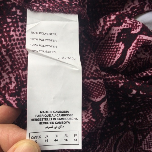 Addition Elle NWT XL 40" Chest Burgundy Snakeskin Print Sleeveless V-neck Blouse - Picture 11 of 11